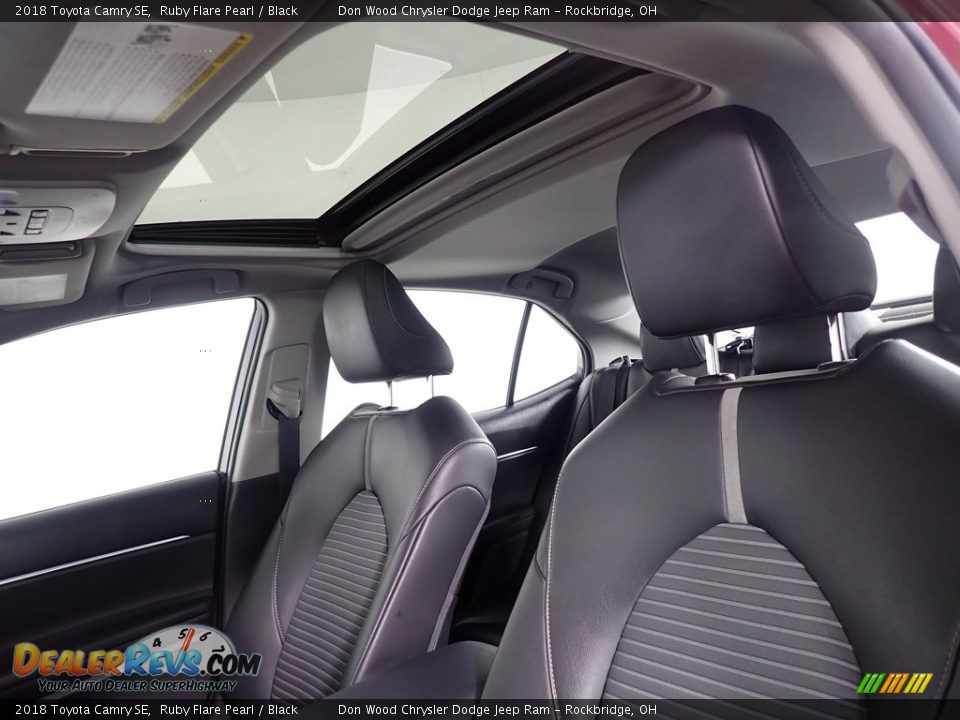 2018 Toyota Camry SE Ruby Flare Pearl / Black Photo #2