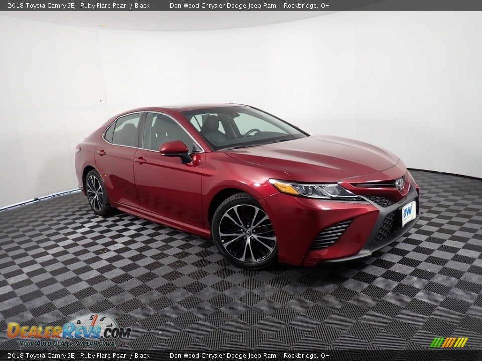 2018 Toyota Camry SE Ruby Flare Pearl / Black Photo #4