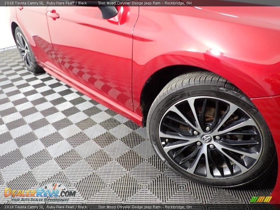 2018 Toyota Camry SE Ruby Flare Pearl / Black Photo #5