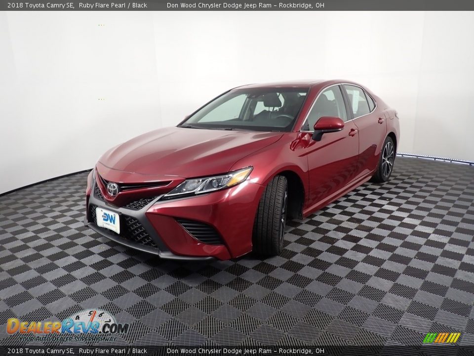 2018 Toyota Camry SE Ruby Flare Pearl / Black Photo #9