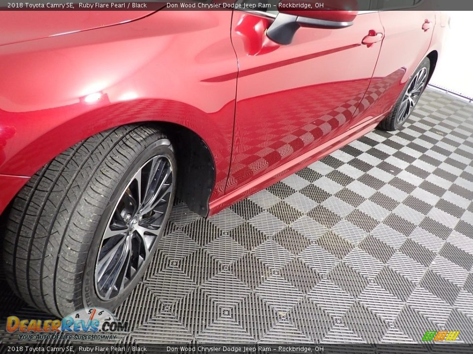 2018 Toyota Camry SE Ruby Flare Pearl / Black Photo #10