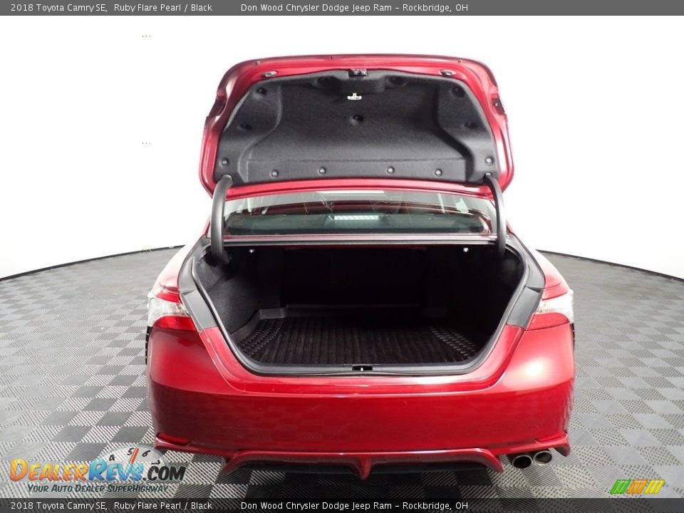 2018 Toyota Camry SE Ruby Flare Pearl / Black Photo #14
