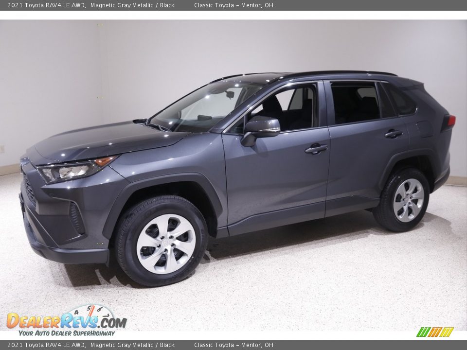 Front 3/4 View of 2021 Toyota RAV4 LE AWD Photo #3