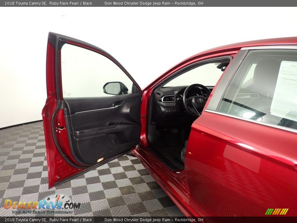 2018 Toyota Camry SE Ruby Flare Pearl / Black Photo #30