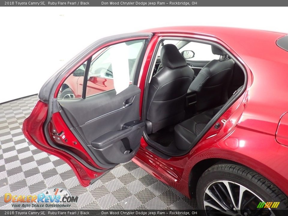 2018 Toyota Camry SE Ruby Flare Pearl / Black Photo #33