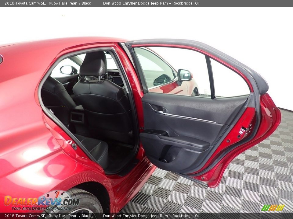 2018 Toyota Camry SE Ruby Flare Pearl / Black Photo #36