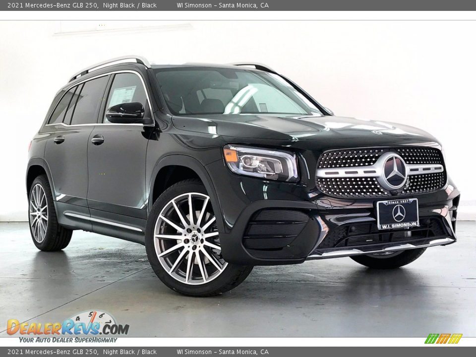 Front 3/4 View of 2021 Mercedes-Benz GLB 250 Photo #12