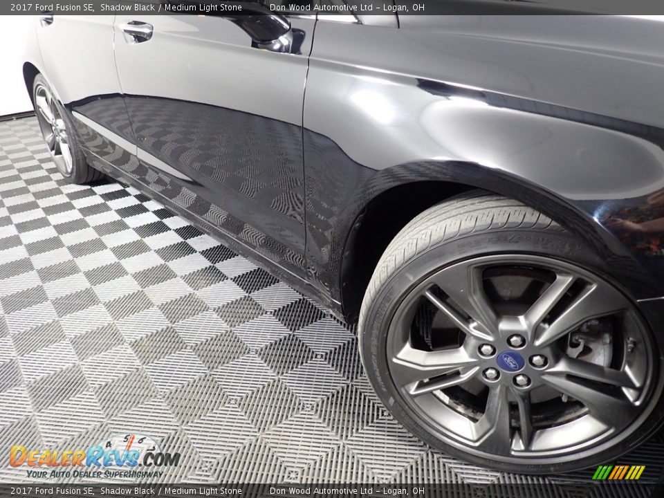 2017 Ford Fusion SE Shadow Black / Medium Light Stone Photo #6