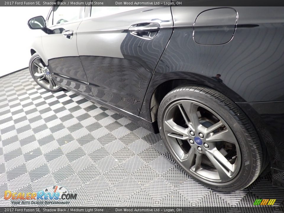 2017 Ford Fusion SE Shadow Black / Medium Light Stone Photo #12