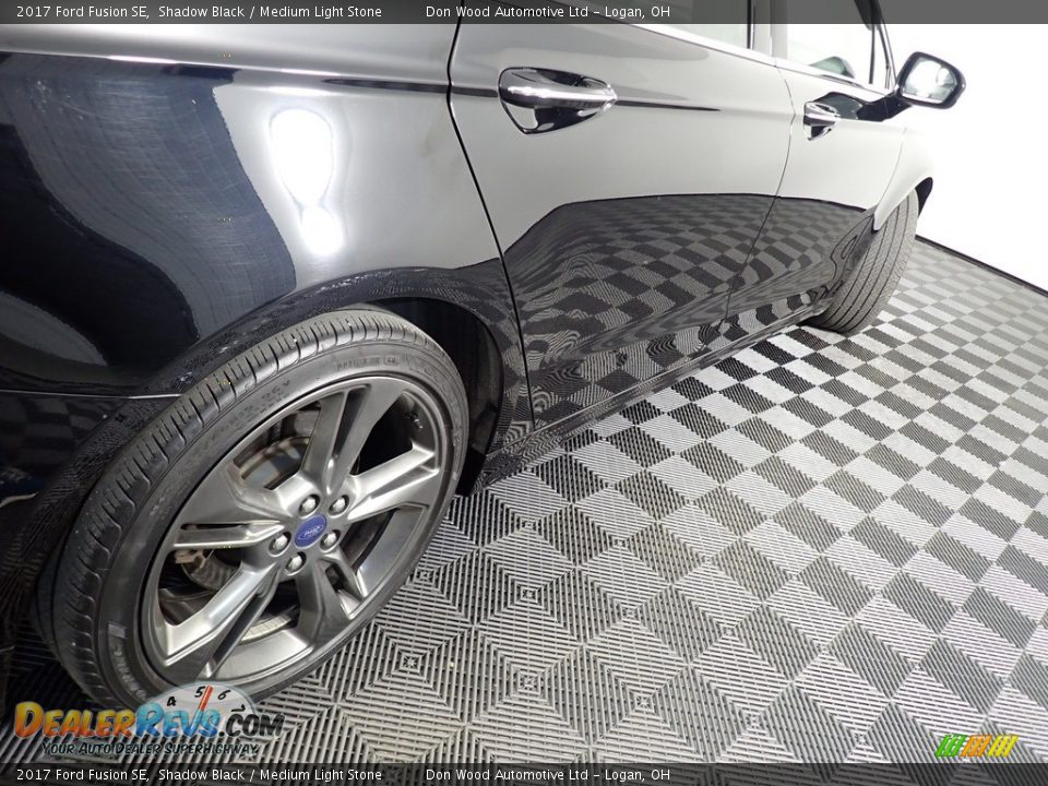 2017 Ford Fusion SE Shadow Black / Medium Light Stone Photo #18