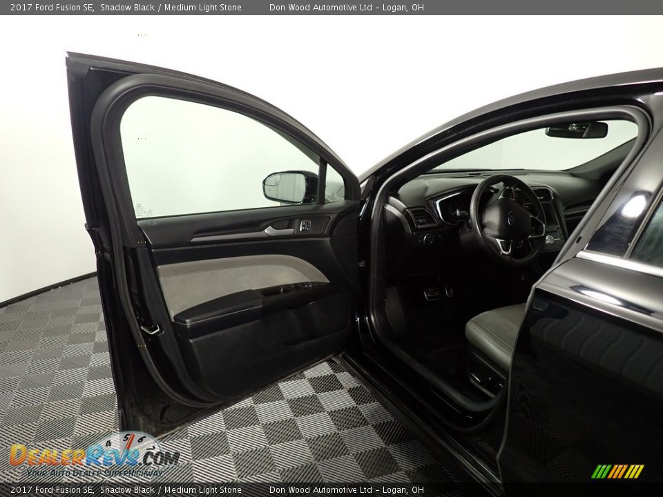 2017 Ford Fusion SE Shadow Black / Medium Light Stone Photo #20