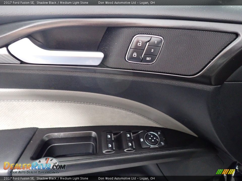 2017 Ford Fusion SE Shadow Black / Medium Light Stone Photo #21