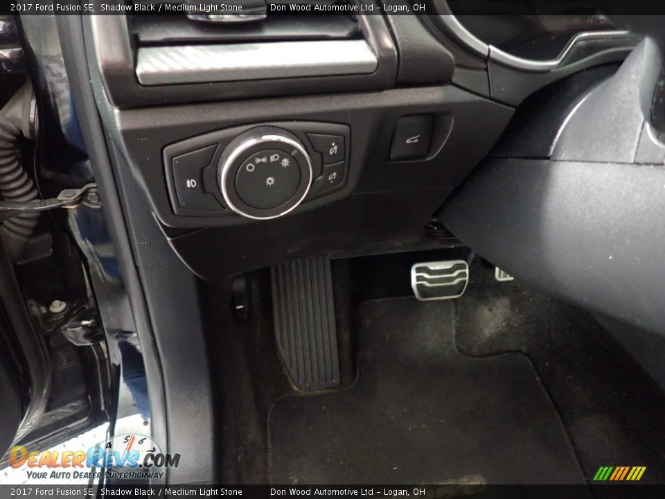 2017 Ford Fusion SE Shadow Black / Medium Light Stone Photo #22