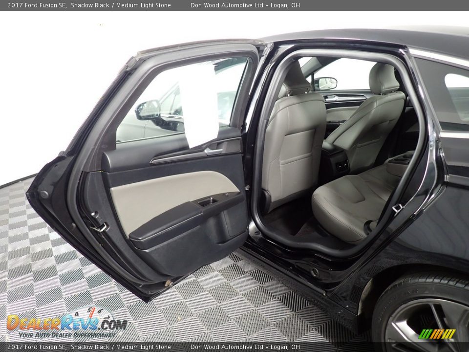 2017 Ford Fusion SE Shadow Black / Medium Light Stone Photo #26