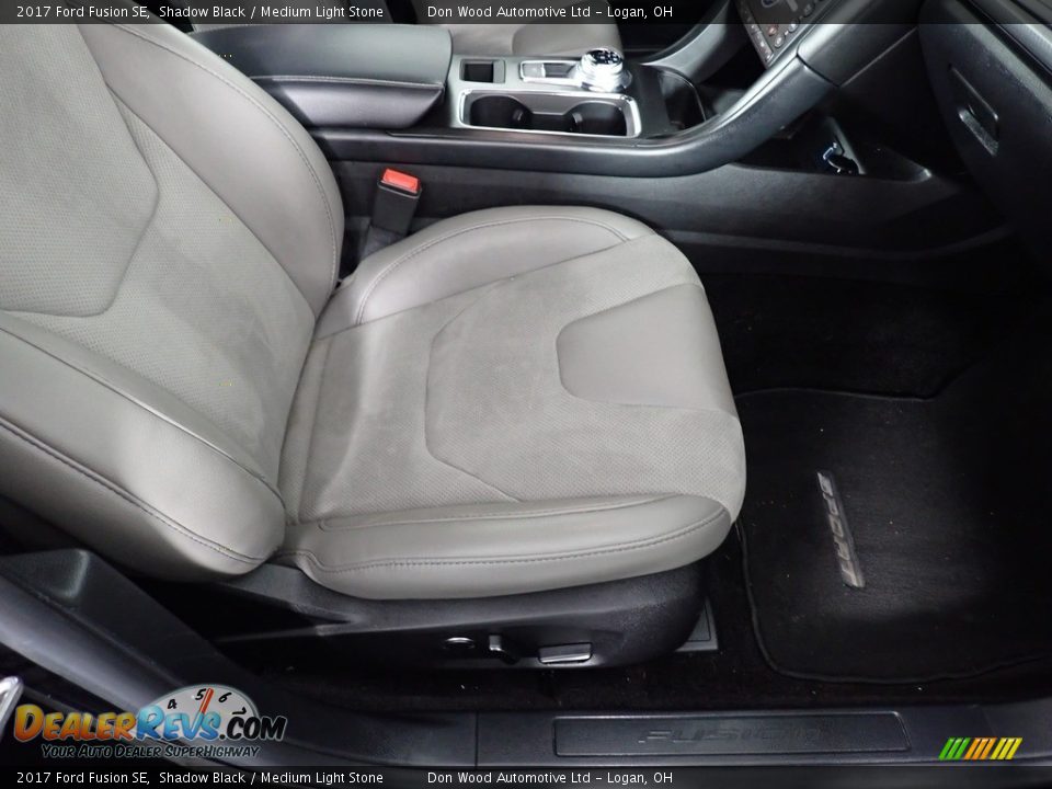 2017 Ford Fusion SE Shadow Black / Medium Light Stone Photo #32