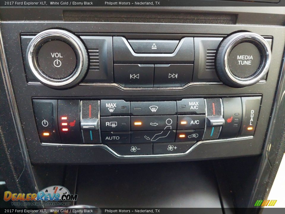 2017 Ford Explorer XLT White Gold / Ebony Black Photo #22