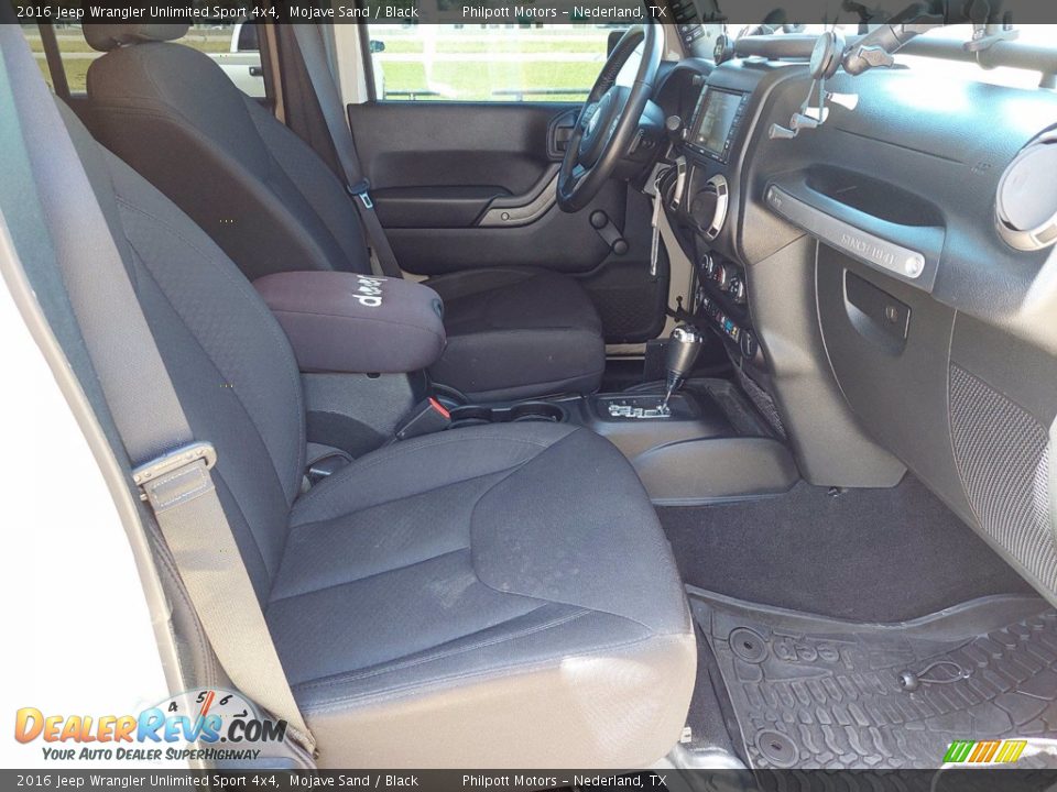 2016 Jeep Wrangler Unlimited Sport 4x4 Mojave Sand / Black Photo #24