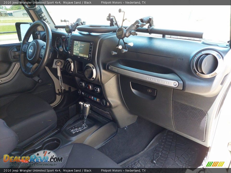 2016 Jeep Wrangler Unlimited Sport 4x4 Mojave Sand / Black Photo #25