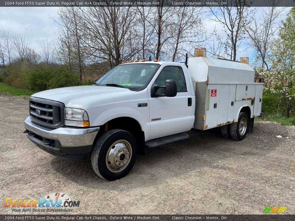 2004 Ford F550 Super Duty XL Regular Cab 4x4 Chassis Oxford White / Medium Flint Photo #1