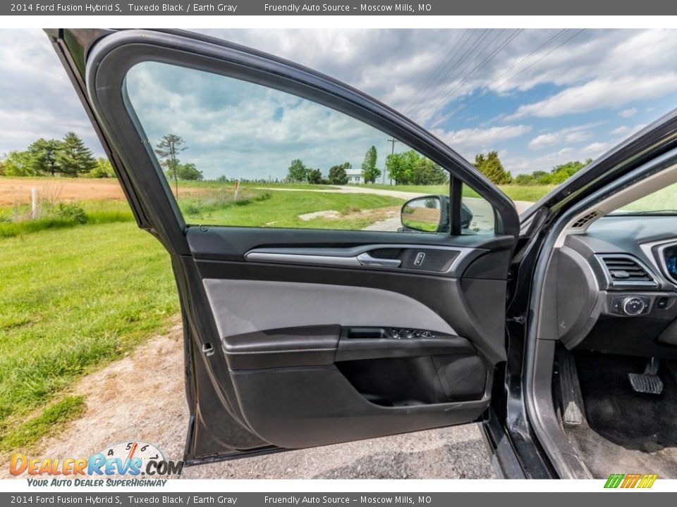 Door Panel of 2014 Ford Fusion Hybrid S Photo #20