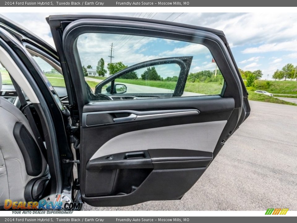 Door Panel of 2014 Ford Fusion Hybrid S Photo #25