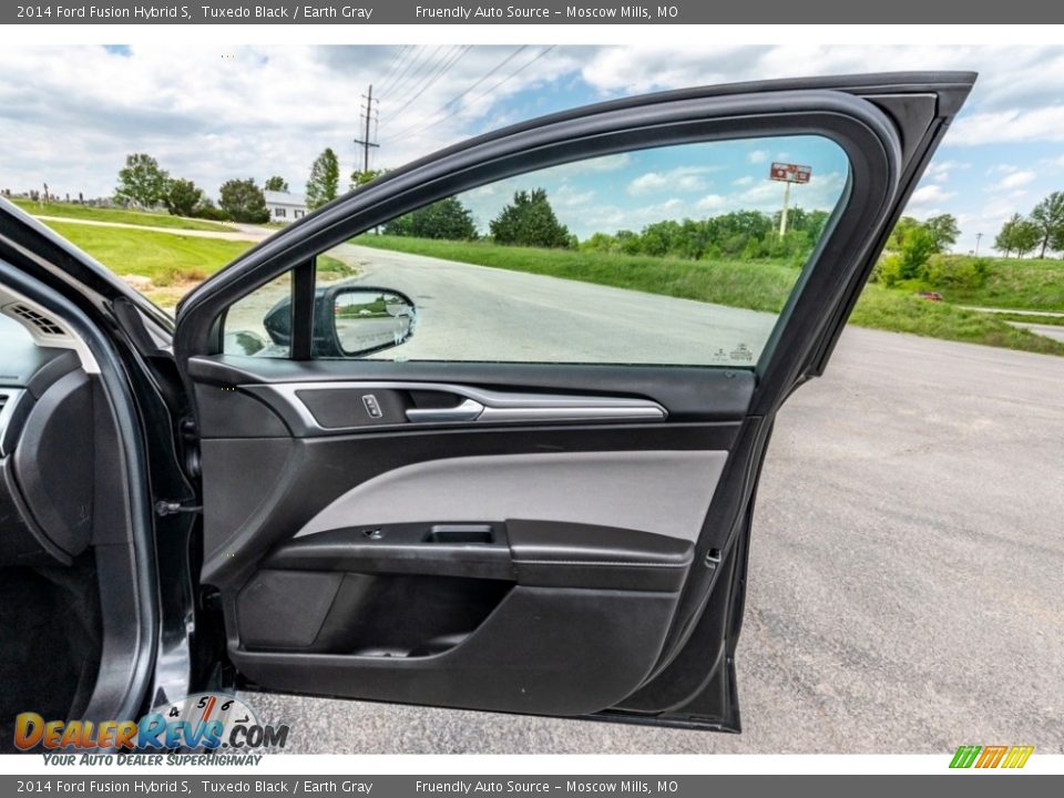 Door Panel of 2014 Ford Fusion Hybrid S Photo #26