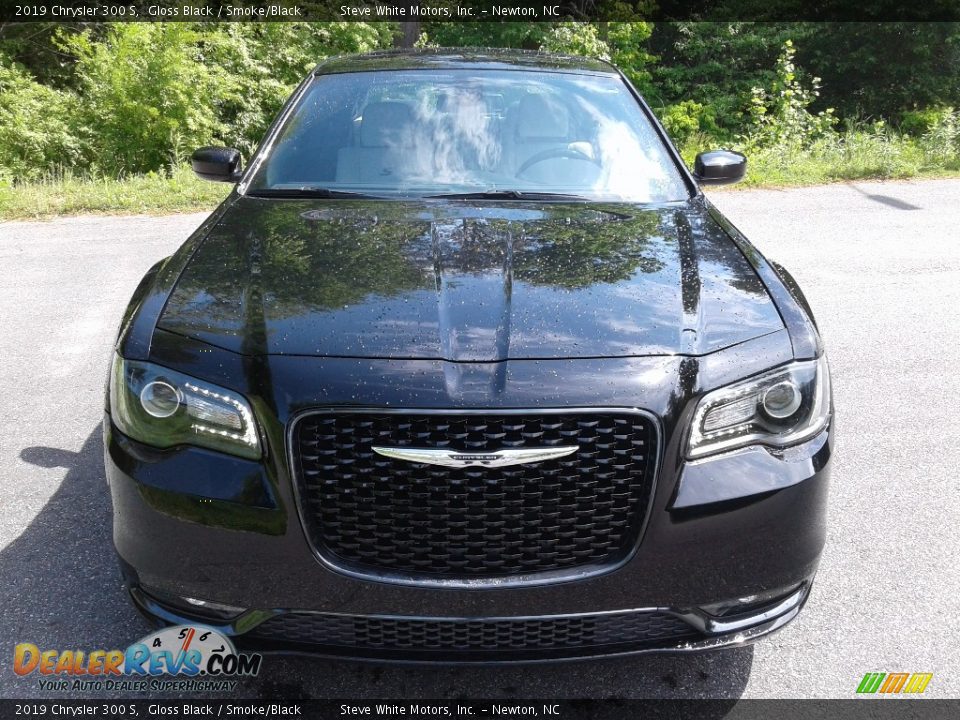 2019 Chrysler 300 S Gloss Black / Smoke/Black Photo #3