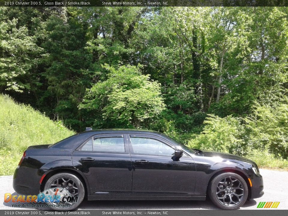 2019 Chrysler 300 S Gloss Black / Smoke/Black Photo #5