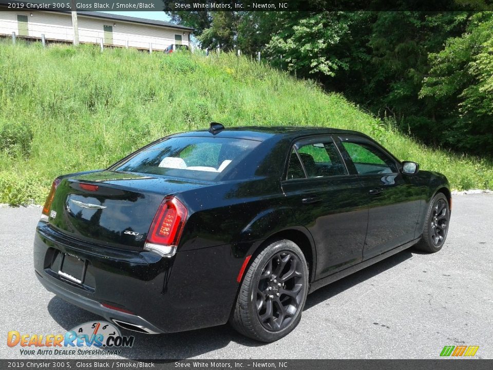 2019 Chrysler 300 S Gloss Black / Smoke/Black Photo #6