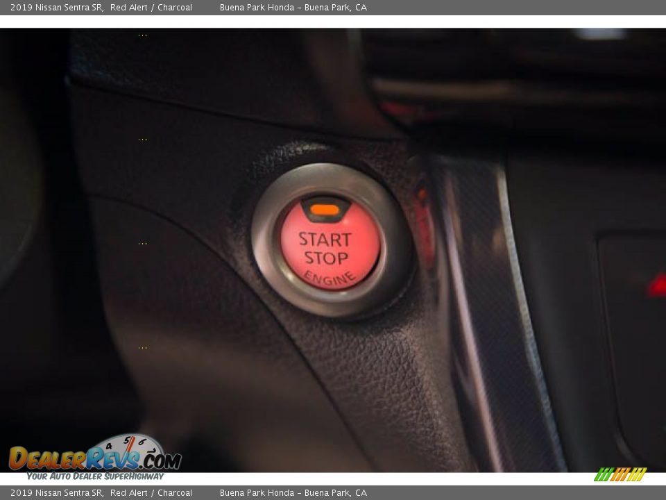 2019 Nissan Sentra SR Red Alert / Charcoal Photo #16