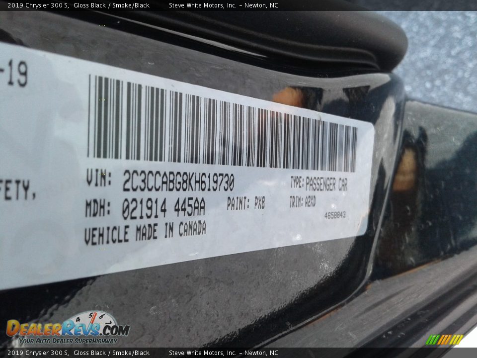 2019 Chrysler 300 S Gloss Black / Smoke/Black Photo #32