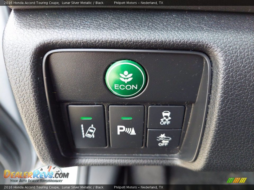 Controls of 2016 Honda Accord Touring Coupe Photo #20