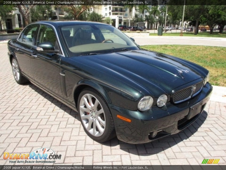 Front 3/4 View of 2008 Jaguar XJ XJ8 Photo #14