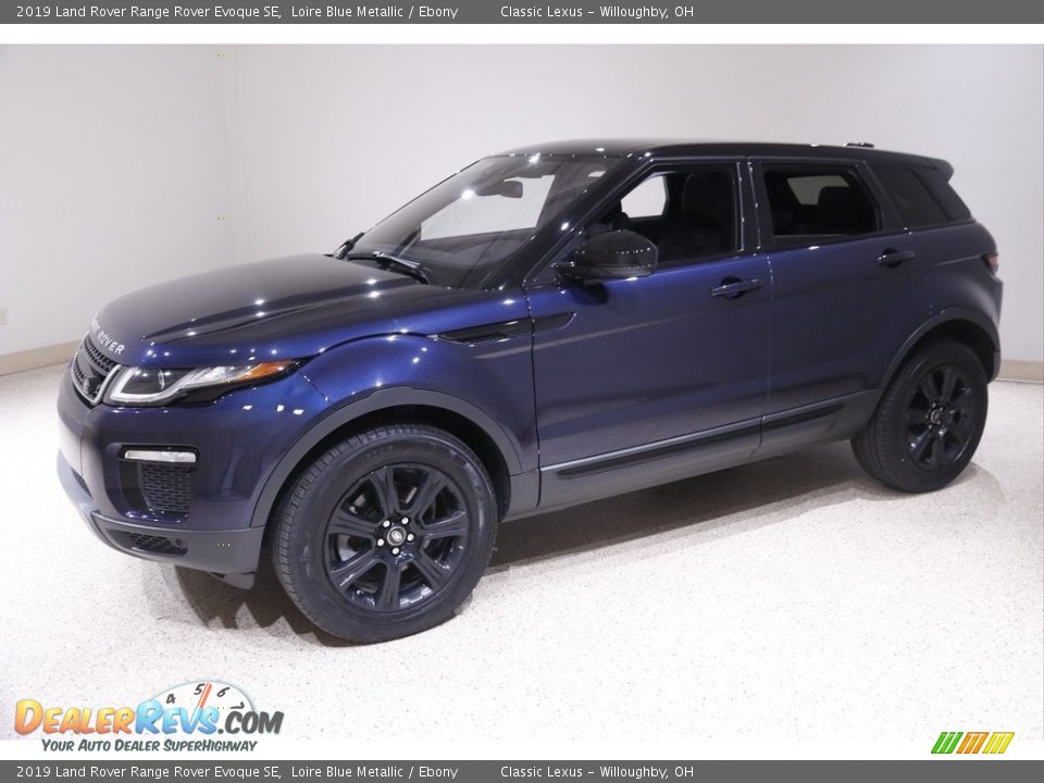 Front 3/4 View of 2019 Land Rover Range Rover Evoque SE Photo #3