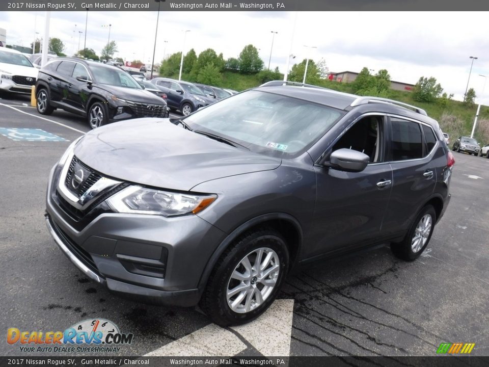 2017 Nissan Rogue SV Gun Metallic / Charcoal Photo #5