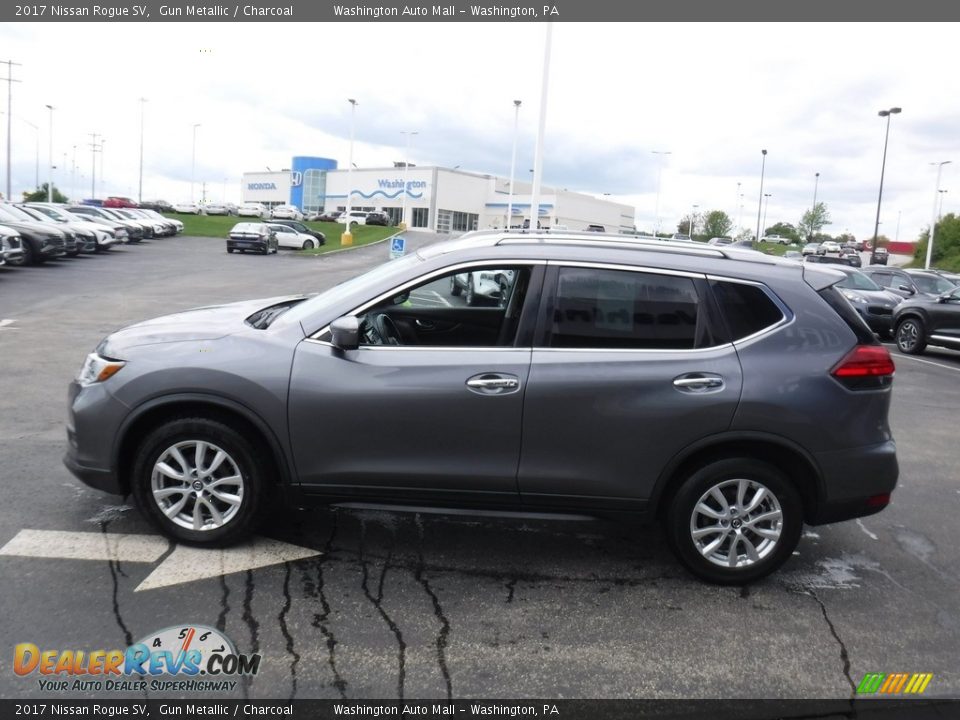 2017 Nissan Rogue SV Gun Metallic / Charcoal Photo #6