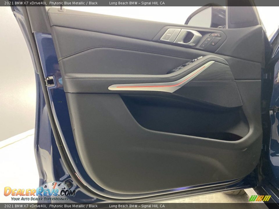 Door Panel of 2021 BMW X7 xDrive40i Photo #10