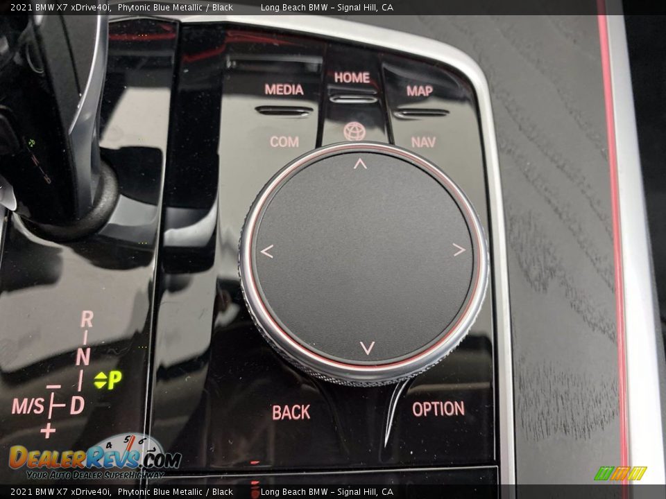Controls of 2021 BMW X7 xDrive40i Photo #24