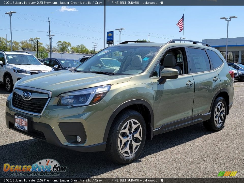 2021 Subaru Forester 2.5i Premium Jasper Green Metallic / Gray Photo #1