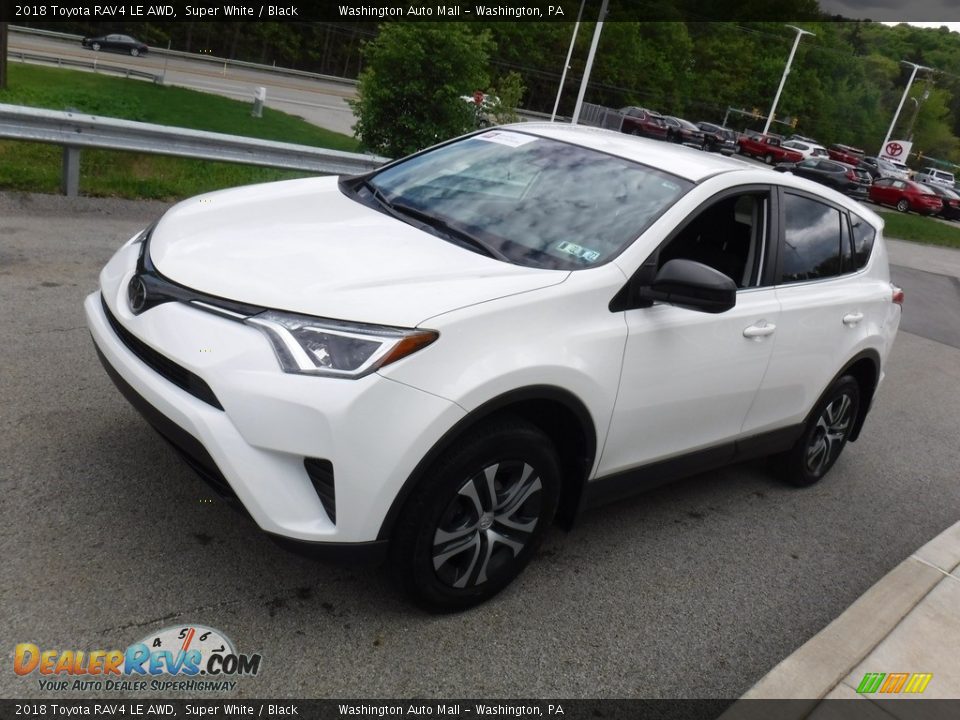 2018 Toyota RAV4 LE AWD Super White / Black Photo #11