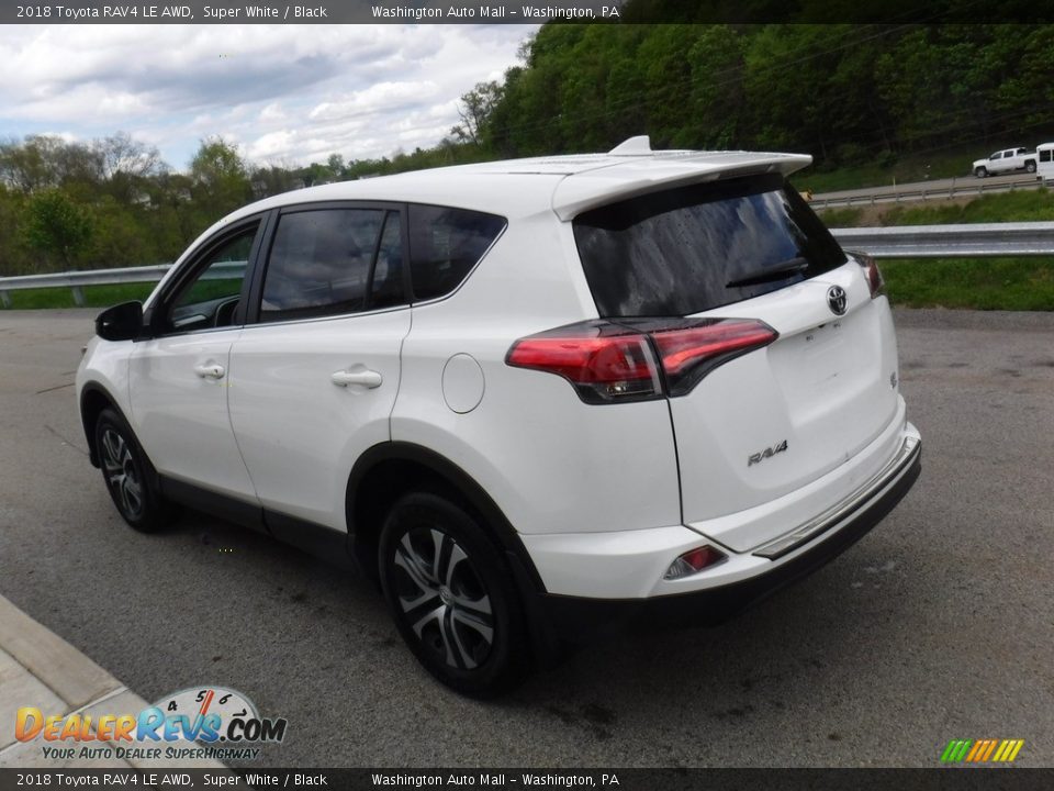 2018 Toyota RAV4 LE AWD Super White / Black Photo #13