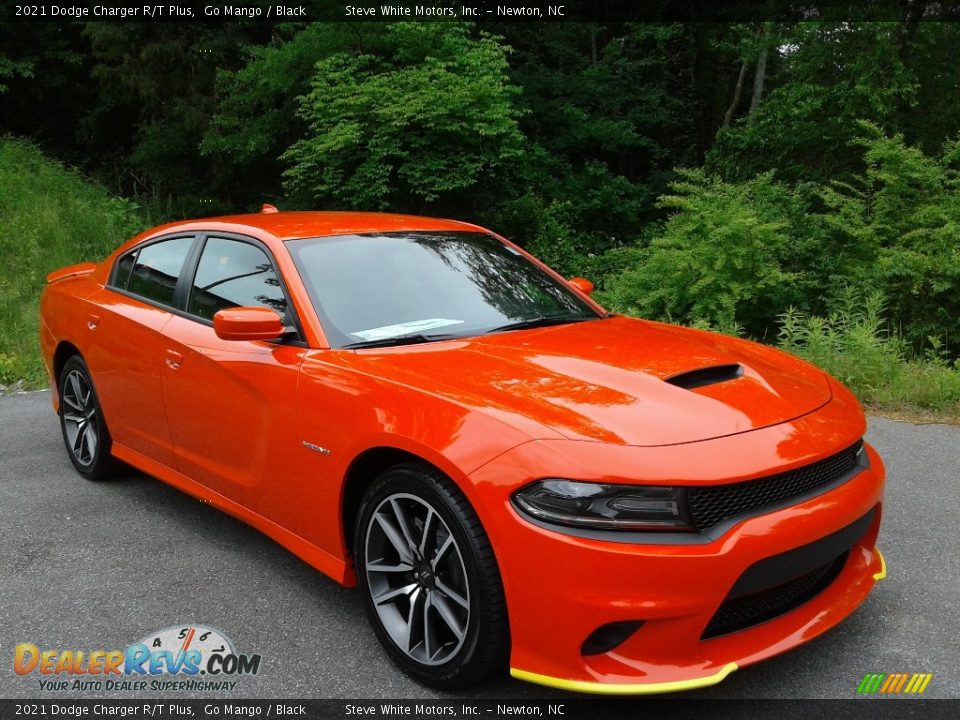 Front 3/4 View of 2021 Dodge Charger R/T Plus Photo #4