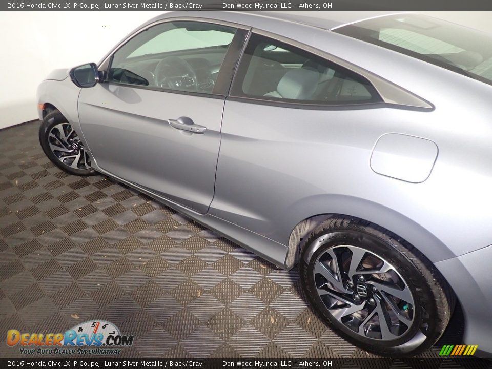 2016 Honda Civic LX-P Coupe Lunar Silver Metallic / Black/Gray Photo #18
