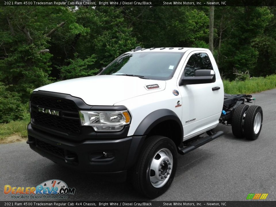 Front 3/4 View of 2021 Ram 4500 Tradesman Regular Cab 4x4 Chassis Photo #2