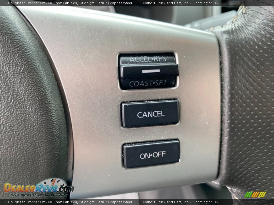 2019 Nissan Frontier Pro-4X Crew Cab 4x4 Steering Wheel Photo #17