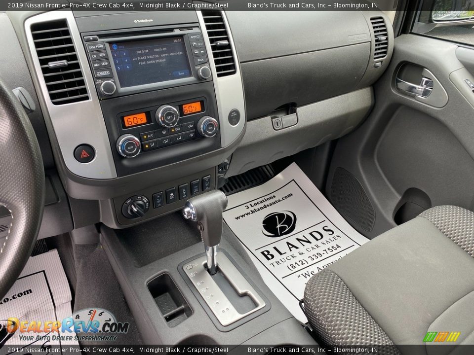 Dashboard of 2019 Nissan Frontier Pro-4X Crew Cab 4x4 Photo #21