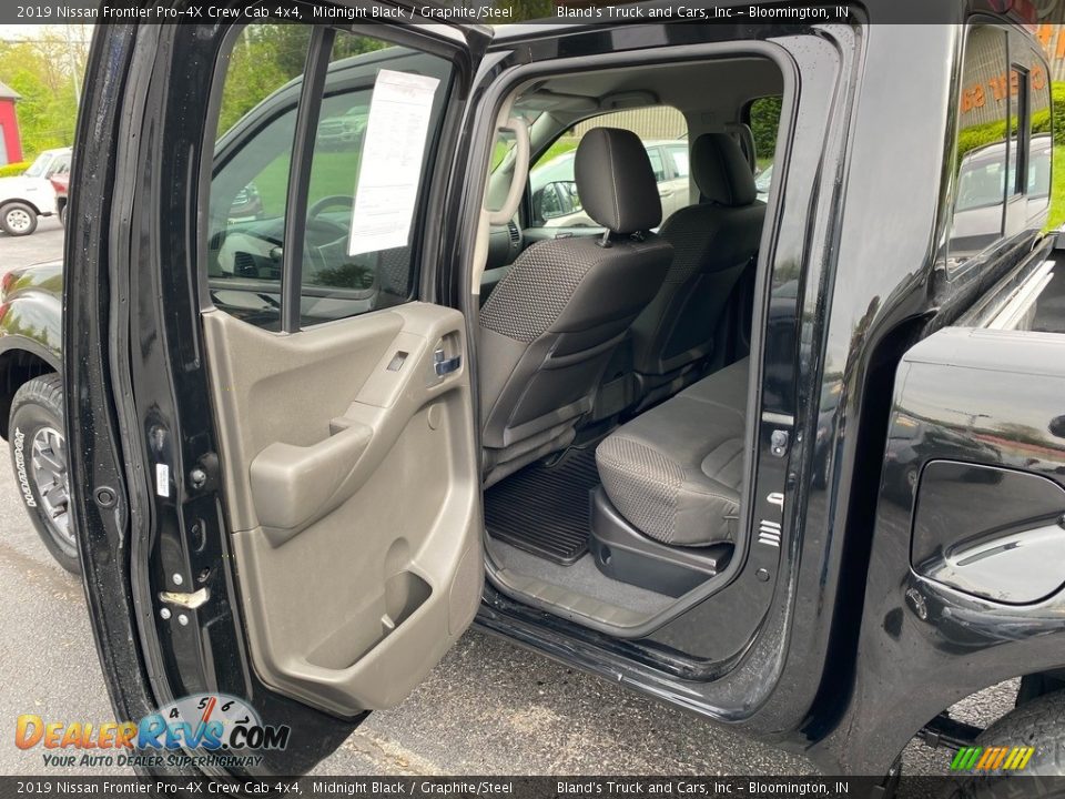 Rear Seat of 2019 Nissan Frontier Pro-4X Crew Cab 4x4 Photo #36