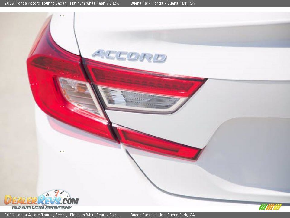 2019 Honda Accord Touring Sedan Platinum White Pearl / Black Photo #10