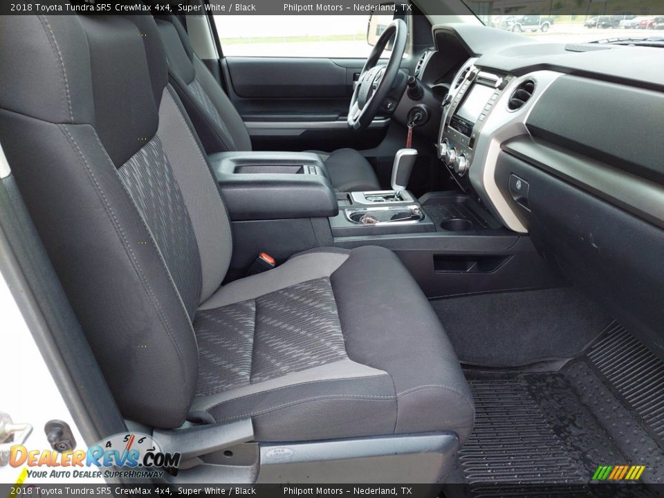 2018 Toyota Tundra SR5 CrewMax 4x4 Super White / Black Photo #26