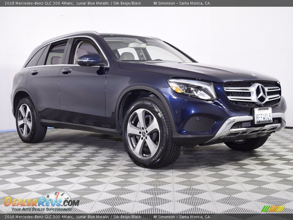 Front 3/4 View of 2018 Mercedes-Benz GLC 300 4Matic Photo #2